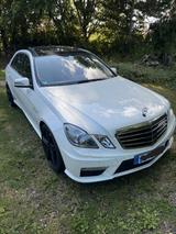 Mercedes-Benz E 63 AMG AMG - gebrauchte Mercedes-Benz E 63 AMG aus dem Jahr 2011