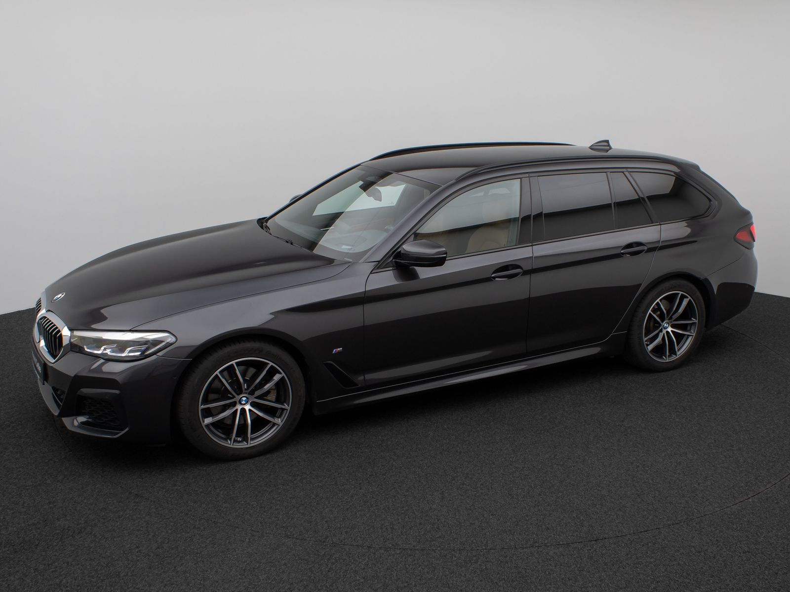 Fahrzeugabbildung BMW 520d xD M Sport Kamera HUD DAB Stop&Go Alarm AHK