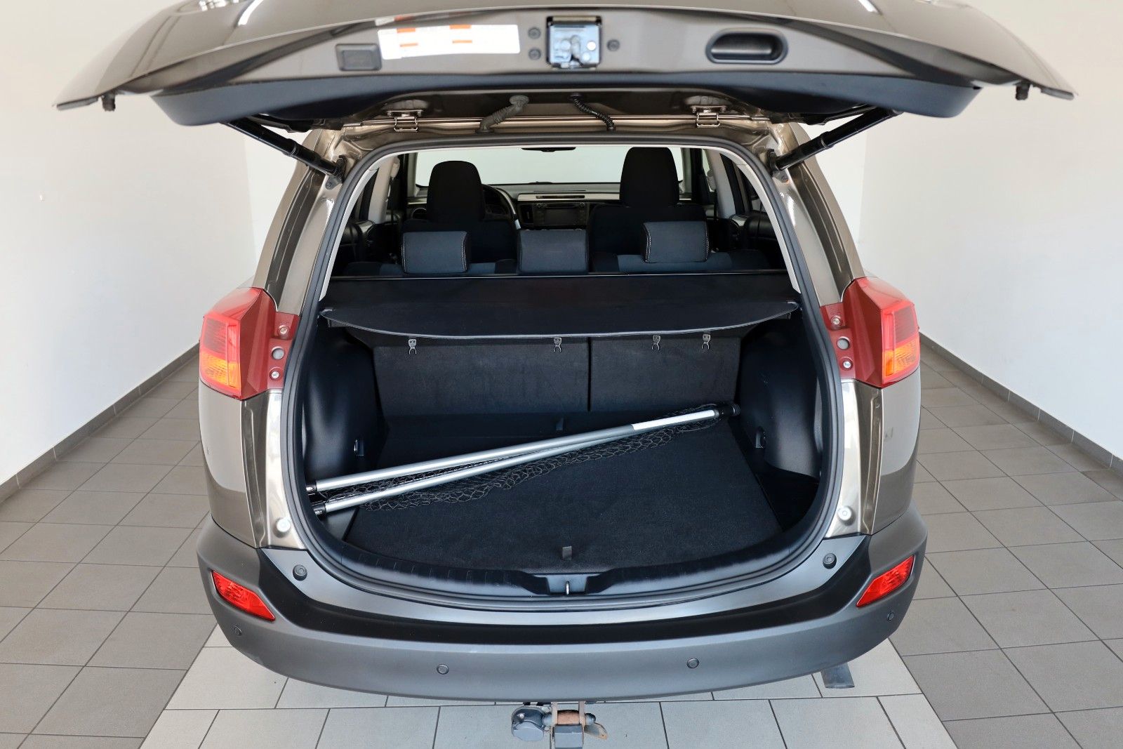 Fahrzeugabbildung Toyota RAV4 Edition 4x4, Kamera, SH, PDC, AHK, SR+WR
