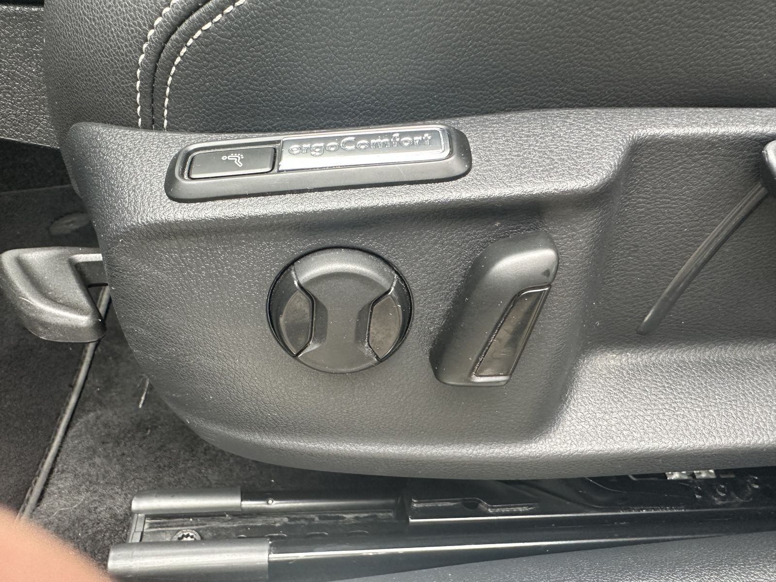 Fahrzeugabbildung Volkswagen Passat Variant GTE+NAV+LED+ACC+PANO+HUD+VCOCKPIT