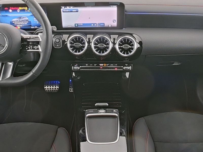Fahrzeugabbildung Mercedes-Benz CLA 180 SB AMG Line*LED*Kamera*CarPlay*18"*Easy*