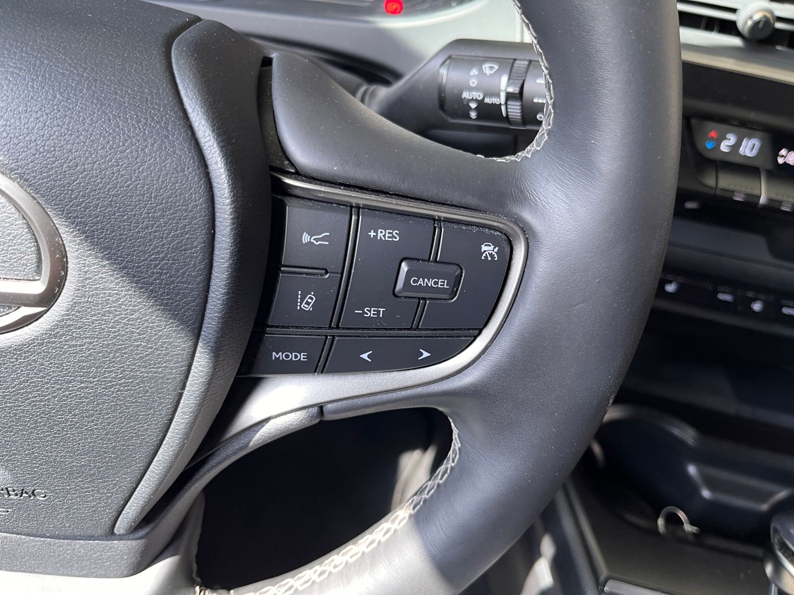 Fahrzeugabbildung Lexus UX 250 h Style Edition Full Link RFK KLIMA LED