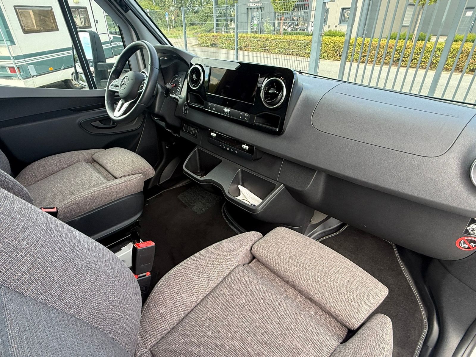 Fahrzeugabbildung HYMER / ERIBA / HYMERCAR BMC 550 T  White  Line