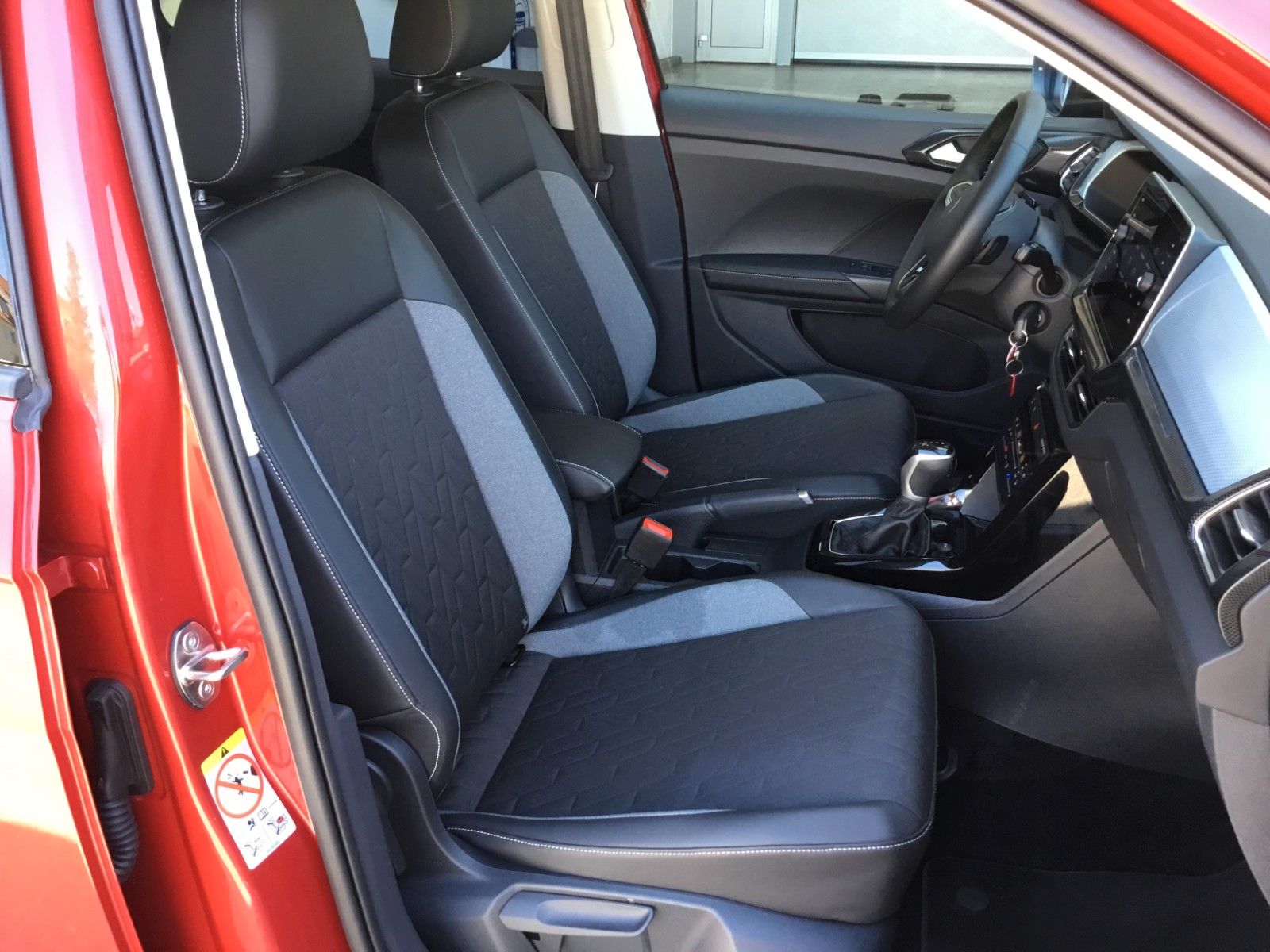 Fahrzeugabbildung Volkswagen T-Cross 1.5 TSI DSG GOAL+AHK+17"+ACC+Kamera