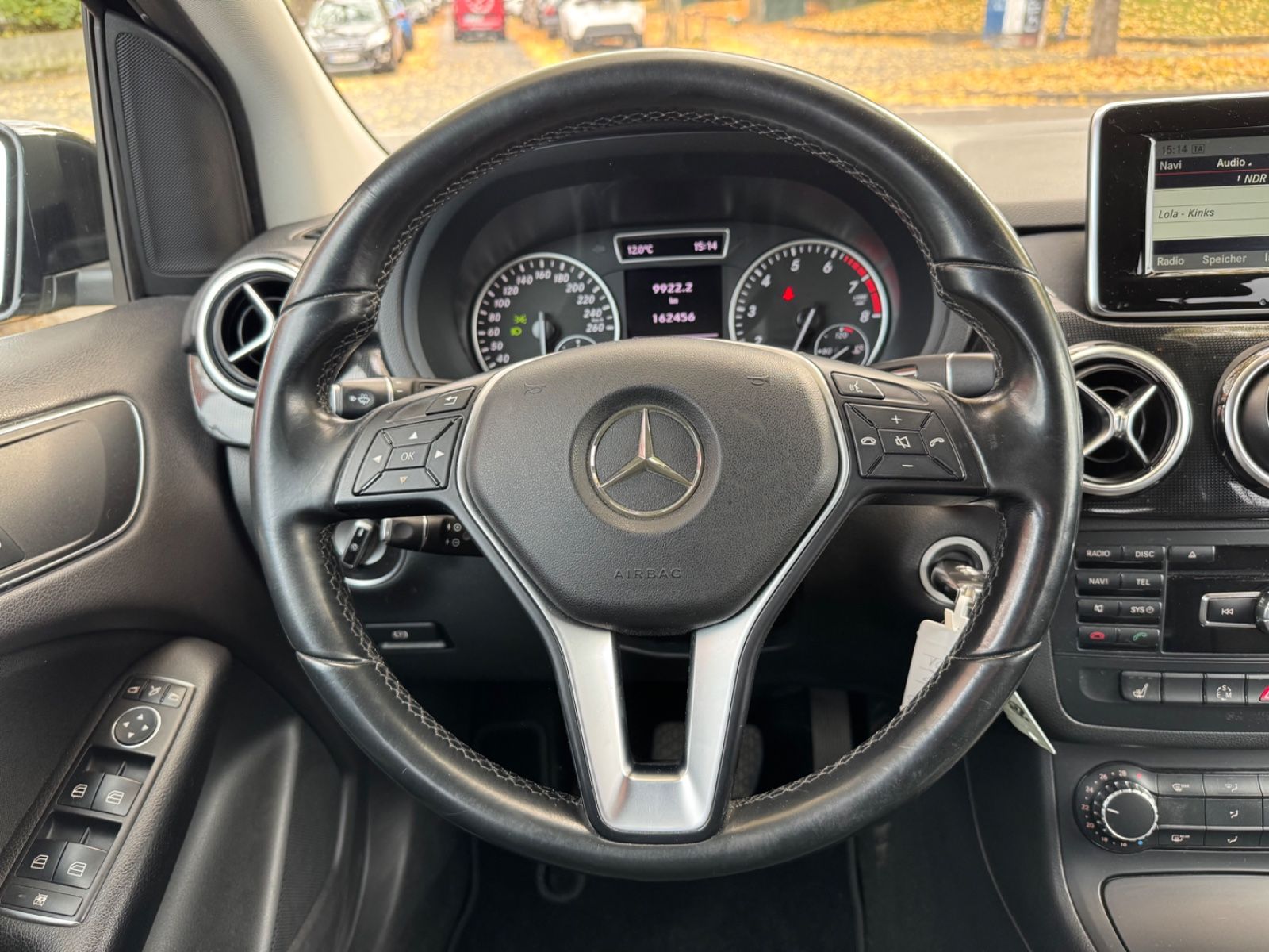 Fahrzeugabbildung Mercedes-Benz B 180 NAVI*BI-XENON*BLUETOOTH*PDC*SHZ