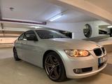 BMW E92 320i Coupé - BMW 320 aus 2007: Coupe