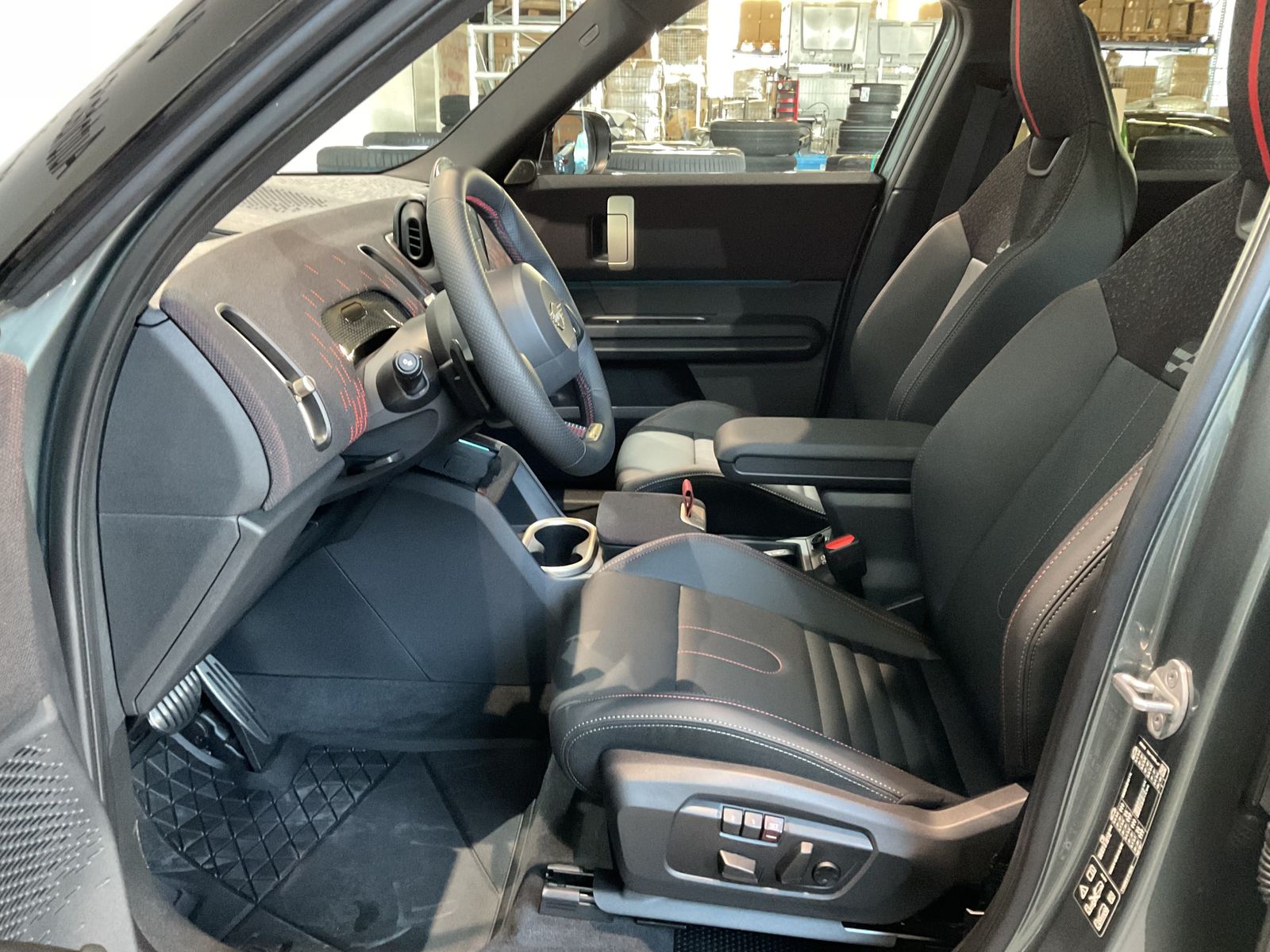 Fahrzeugabbildung MINI John Cooper Works AHK, Lenkradheizg., Komfortzug