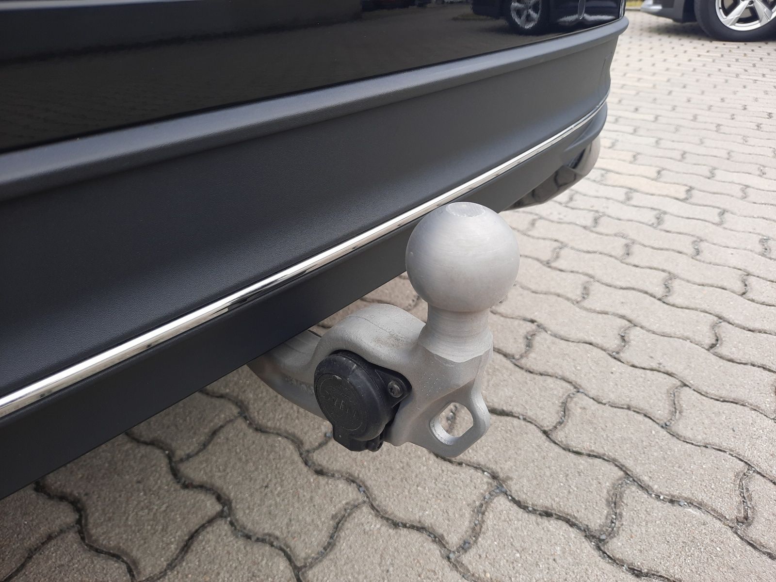 Fahrzeugabbildung Volkswagen Passat Variant eTSI Business DSG LED AHK Navi AI