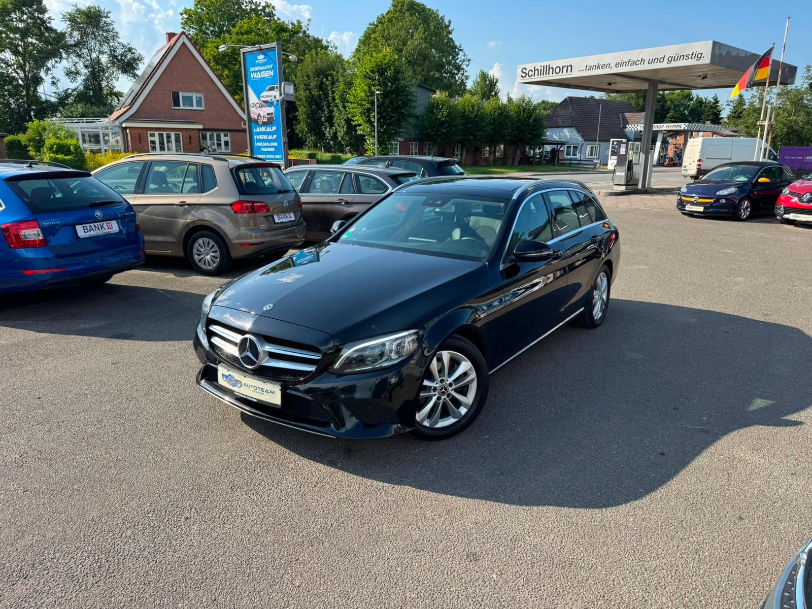 Mercedes-Benz C 220d AUTOMATIK/AHK/KAMERA/KLIMA/LEDER/PANO