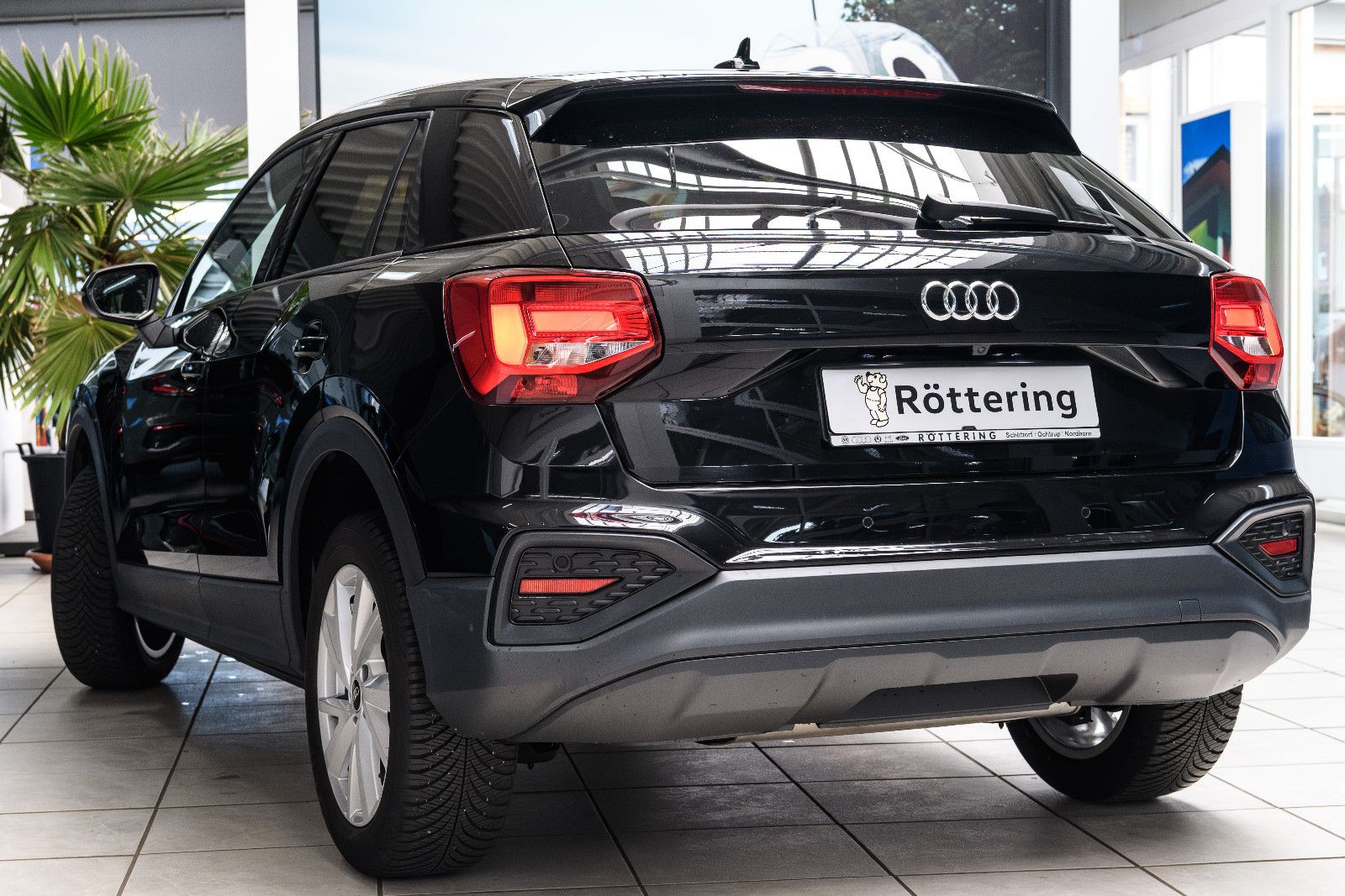 Fahrzeugabbildung Audi Q2 35 TFSI S tronic LED/SZH/RFK/NAVI/GJR