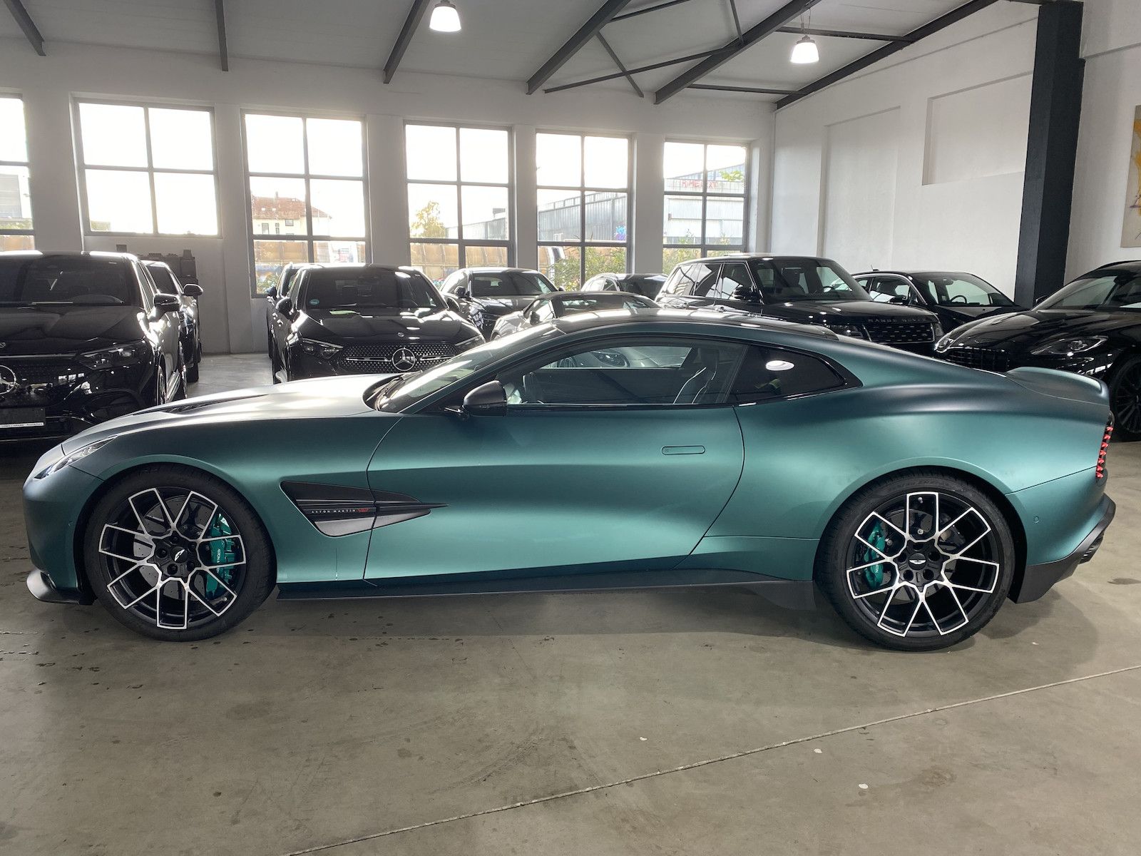 Fahrzeugabbildung Aston Martin Vanquish Q Satin/Carbon/Exhaust-Titan/UPE 50500,