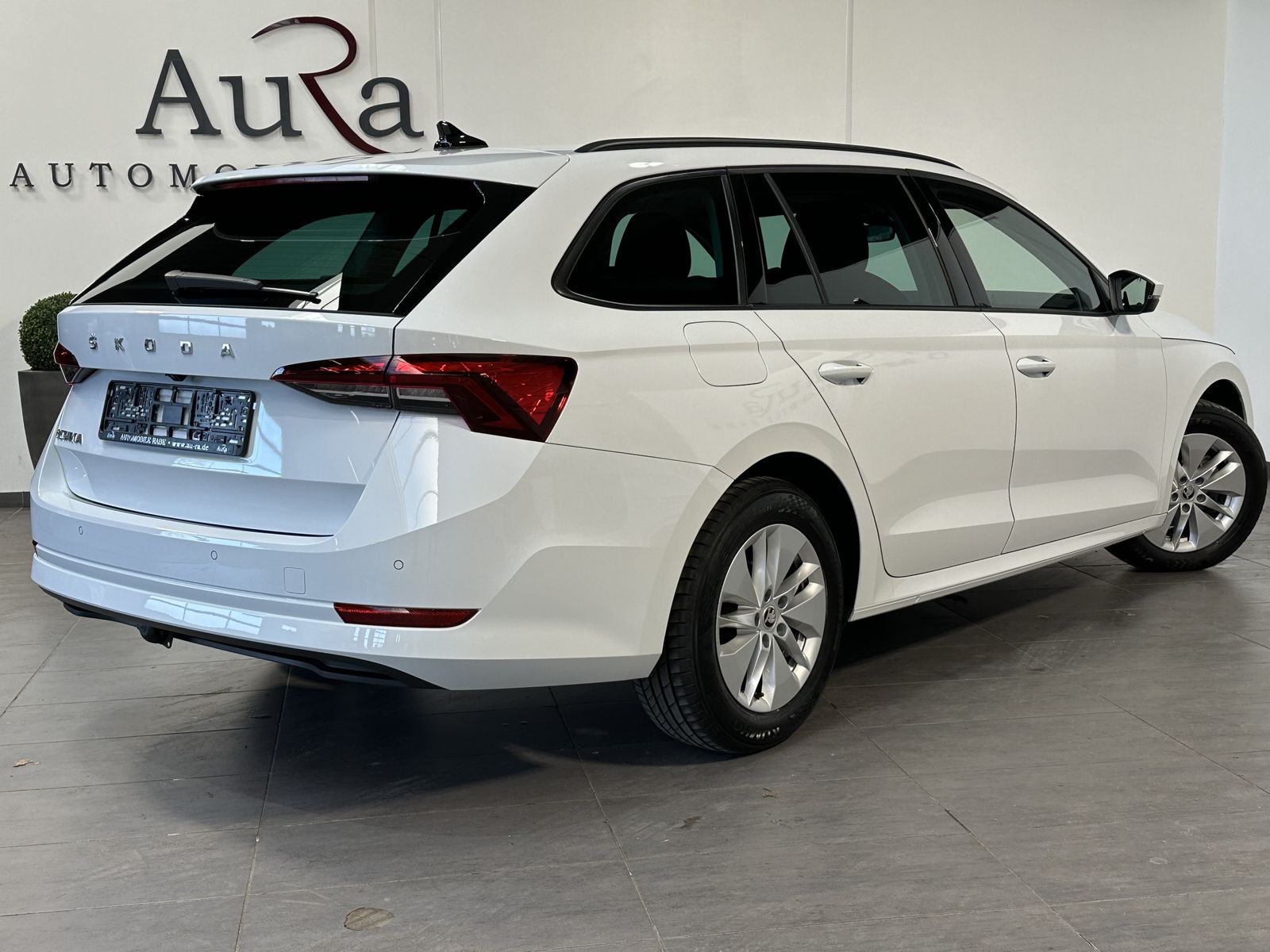 Fahrzeugabbildung SKODA Octavia Combi 2.0 TDI DSG Ambition NAV+LED+VCOCK