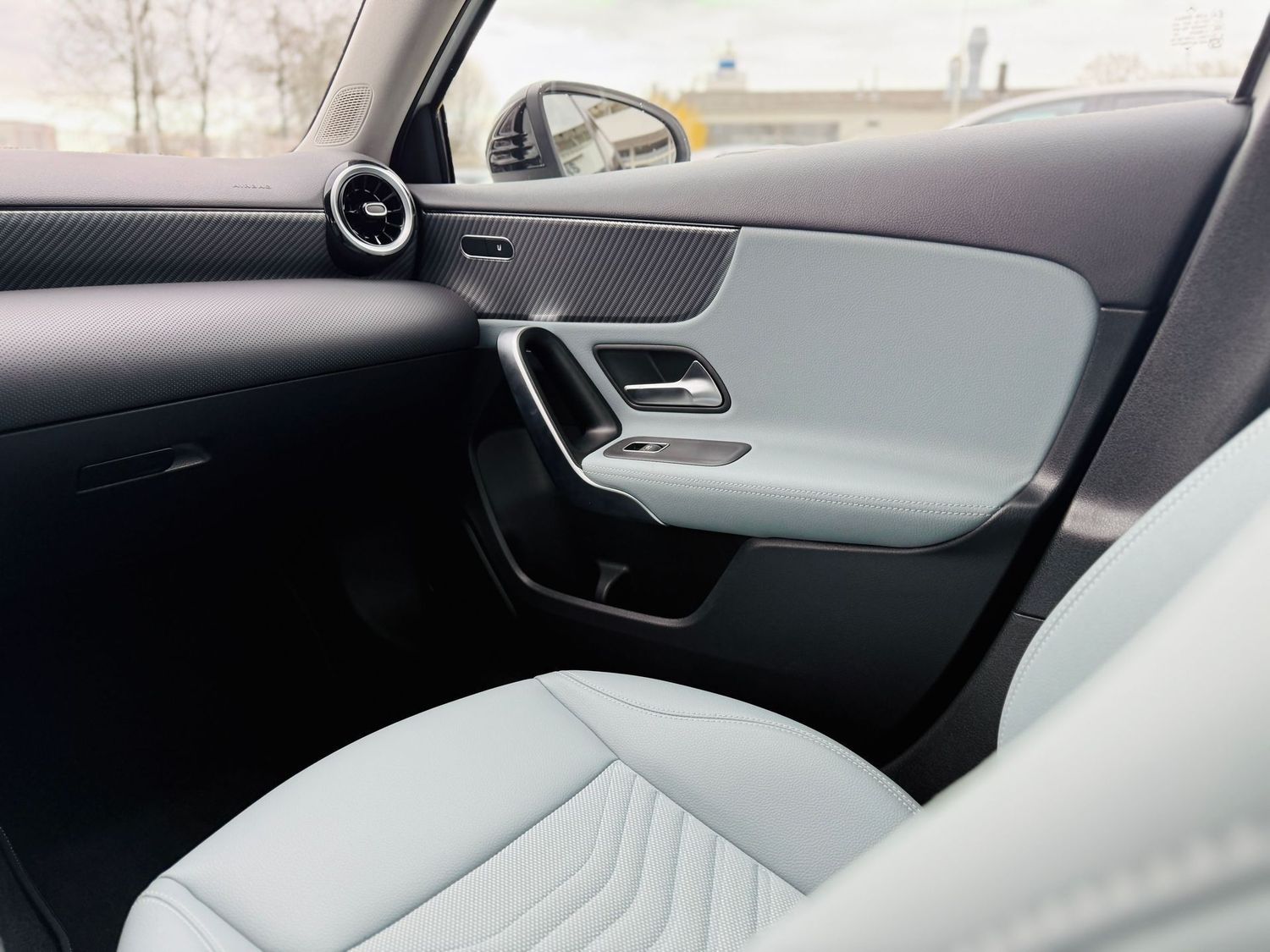 Fahrzeugabbildung Mercedes-Benz A 180 PROGRESSIVE & NIGHT, Autom., Winter, RFK,