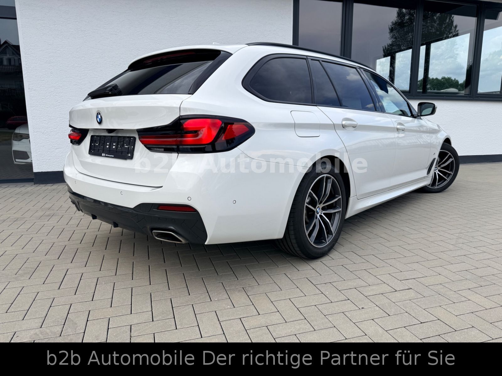 BMW 520 d Tour. M Sport/LED/Harman/4Zo/Kamera/ACC imagem 2