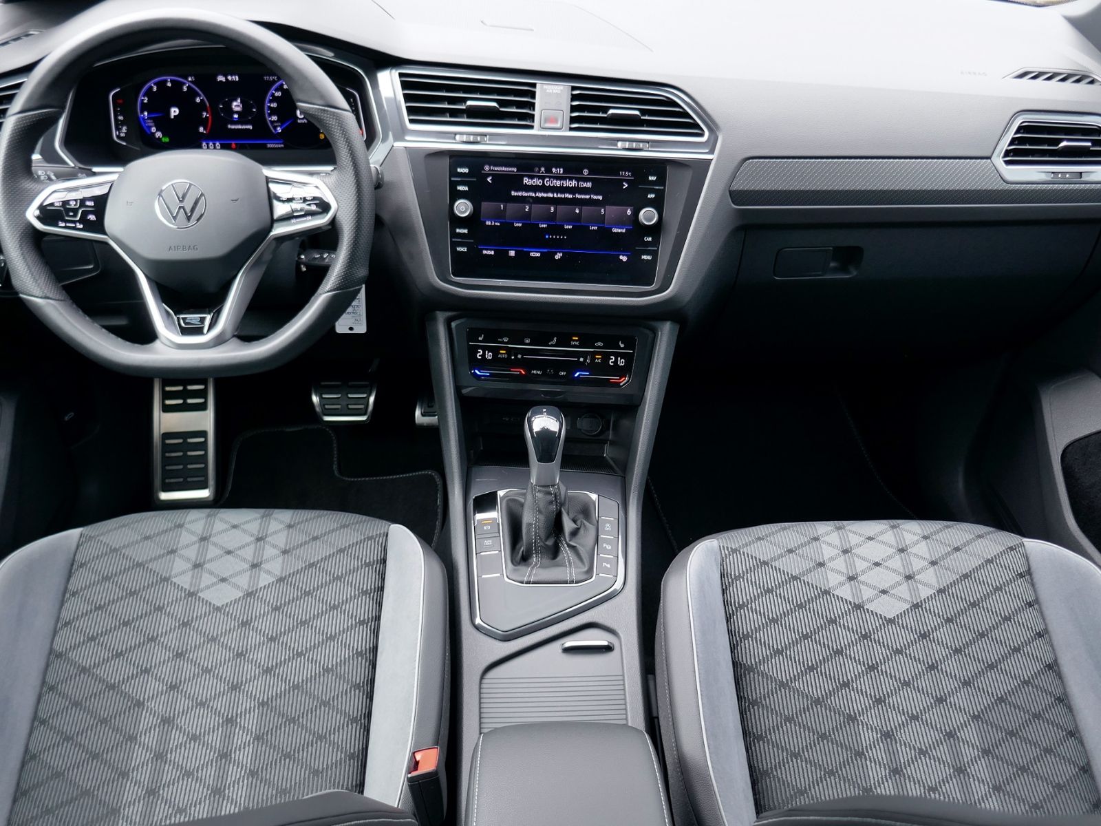 Fahrzeugabbildung Volkswagen Tiguan R-Line 1.5 TSI DSG | LED RFK ACC Navi
