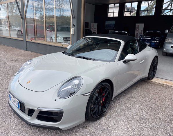 Porsche 911 Targa 3.0 4 GTS PDK - Grigio Modegra