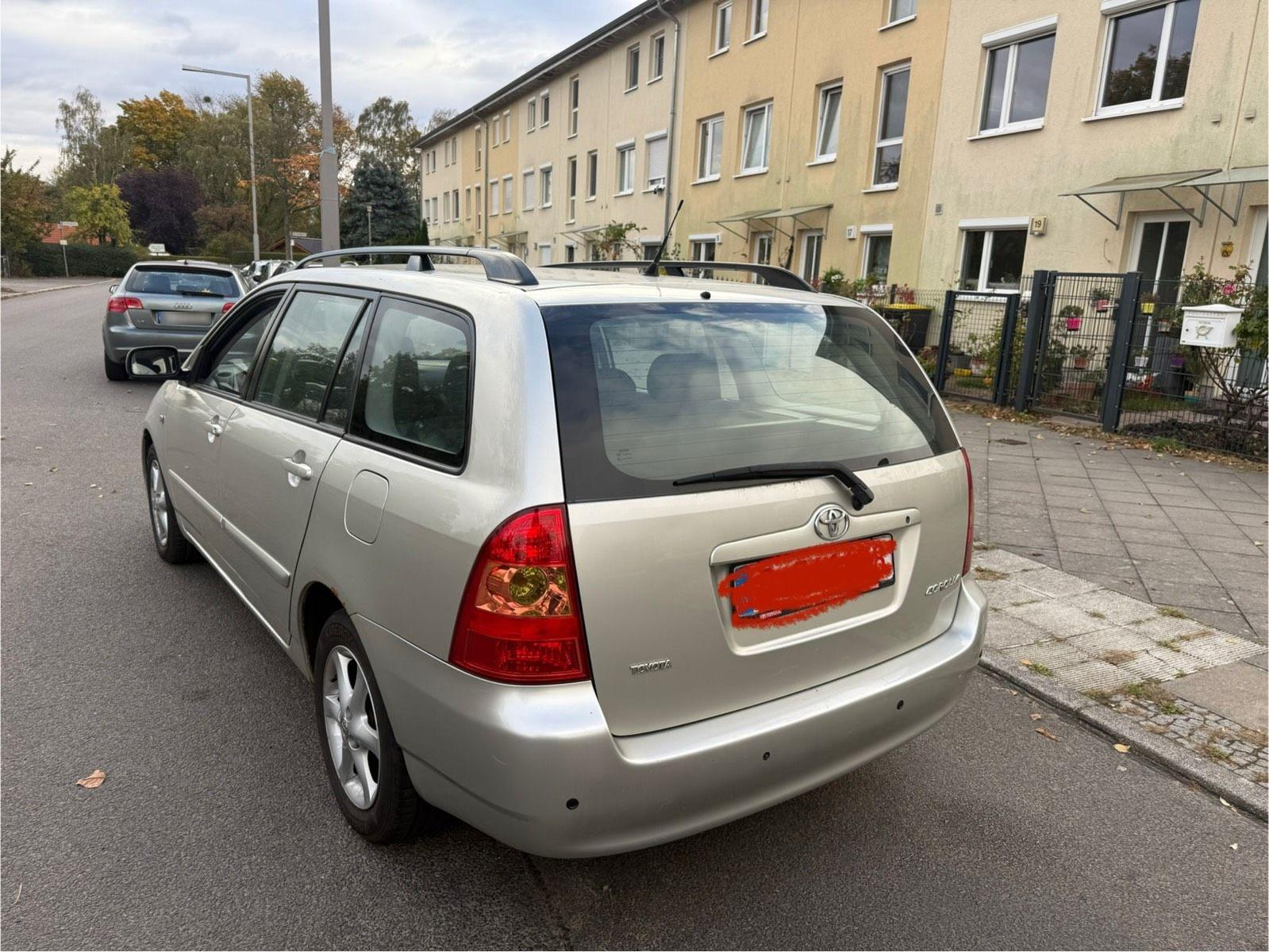 Toyota Corolla 2004 — вигляд ззаду