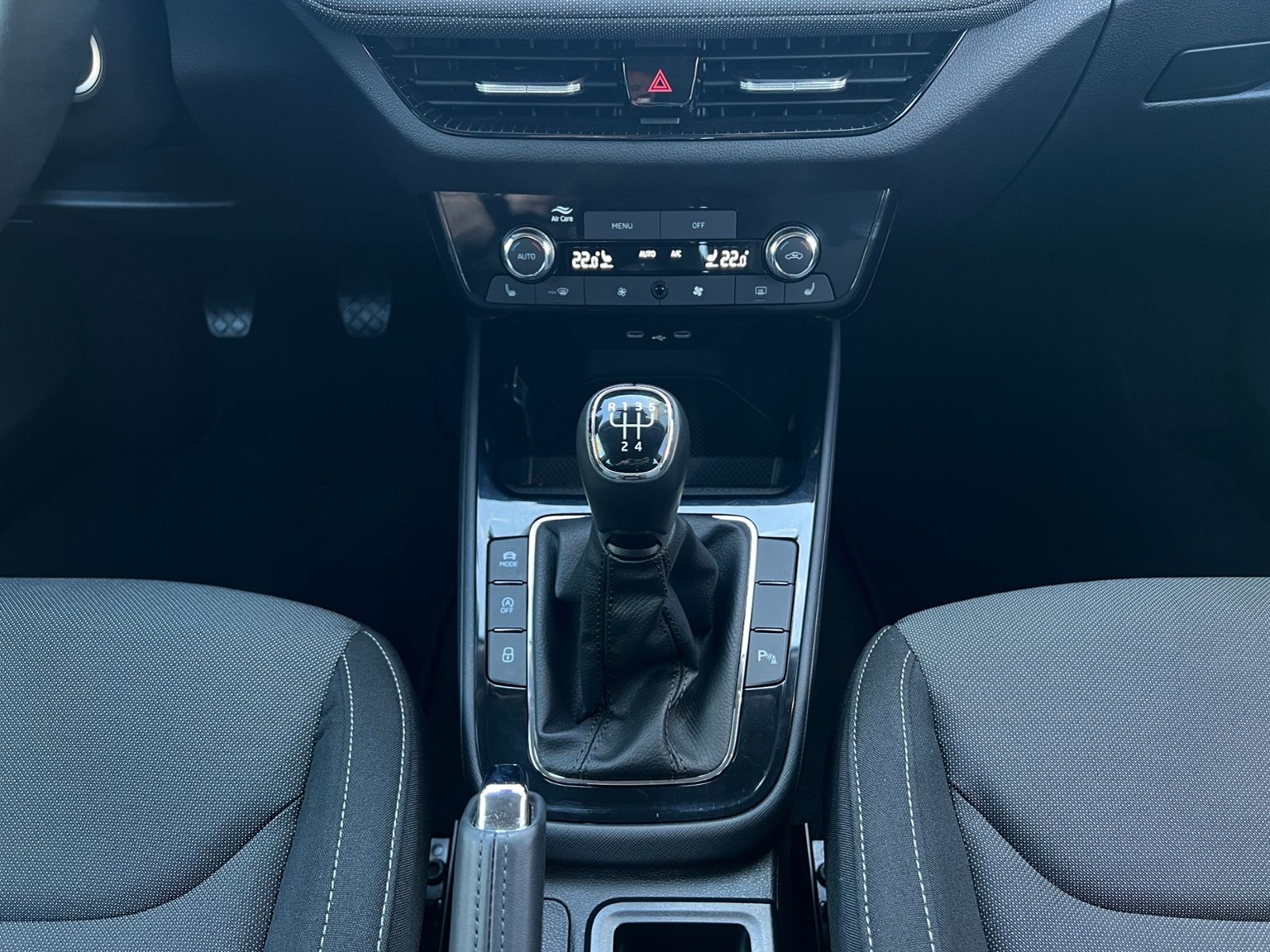 Fahrzeugabbildung SKODA Fabia Selection Tour 1.0 TSI *Vorb.AHK,LED,Kamer