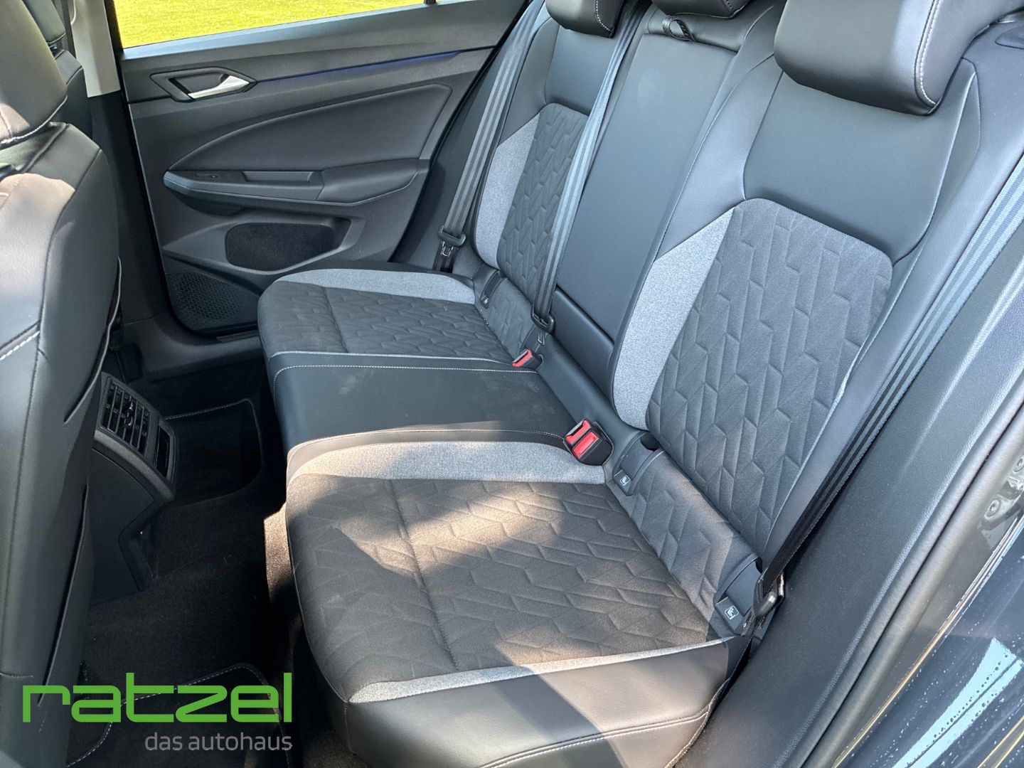 Fahrzeugabbildung Volkswagen Golf VIII 1.5 TSI Goal Life Navi Digitales Cockp