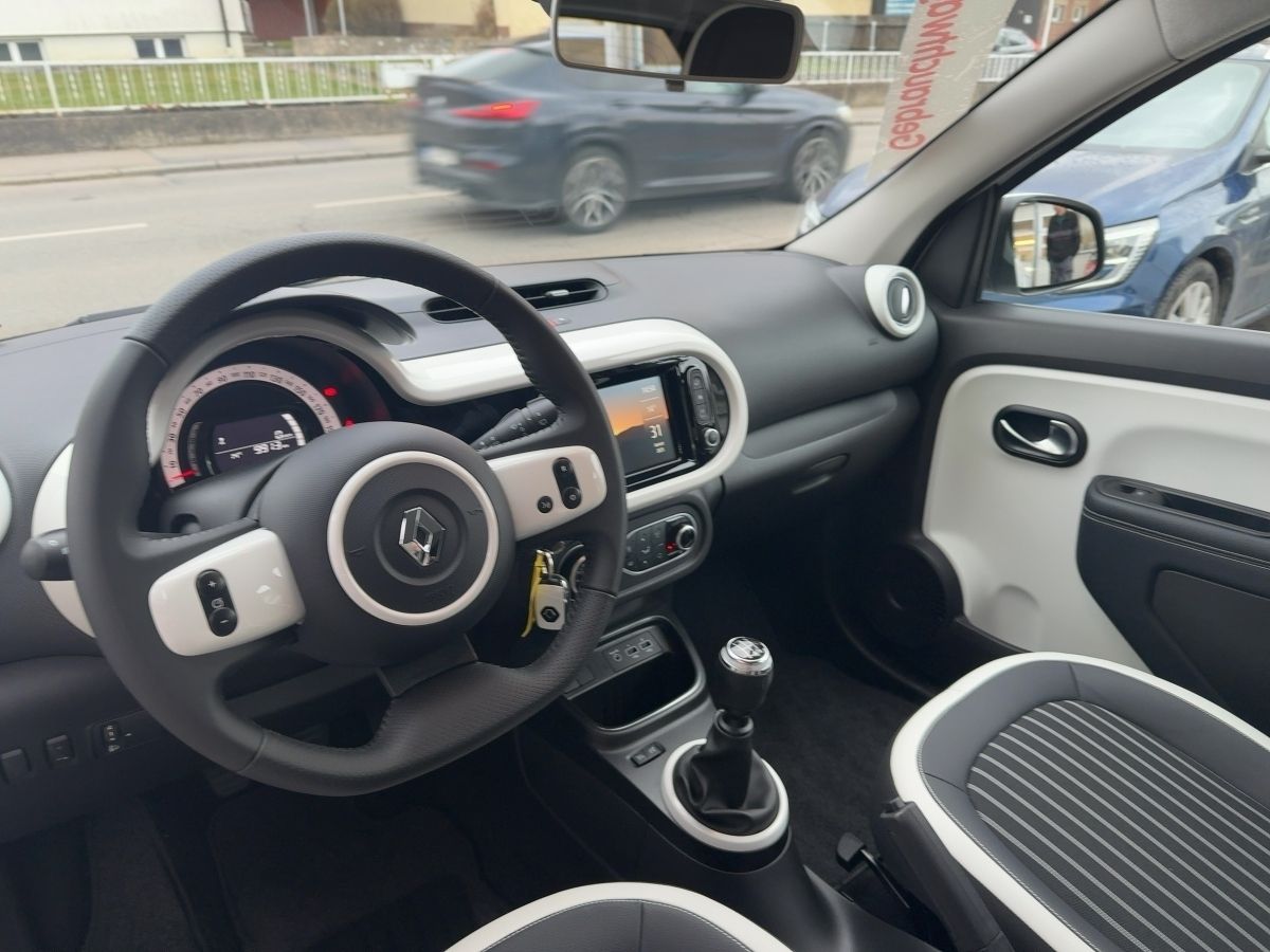 Fahrzeugabbildung Renault Twingo  Kamera Navi SHZ