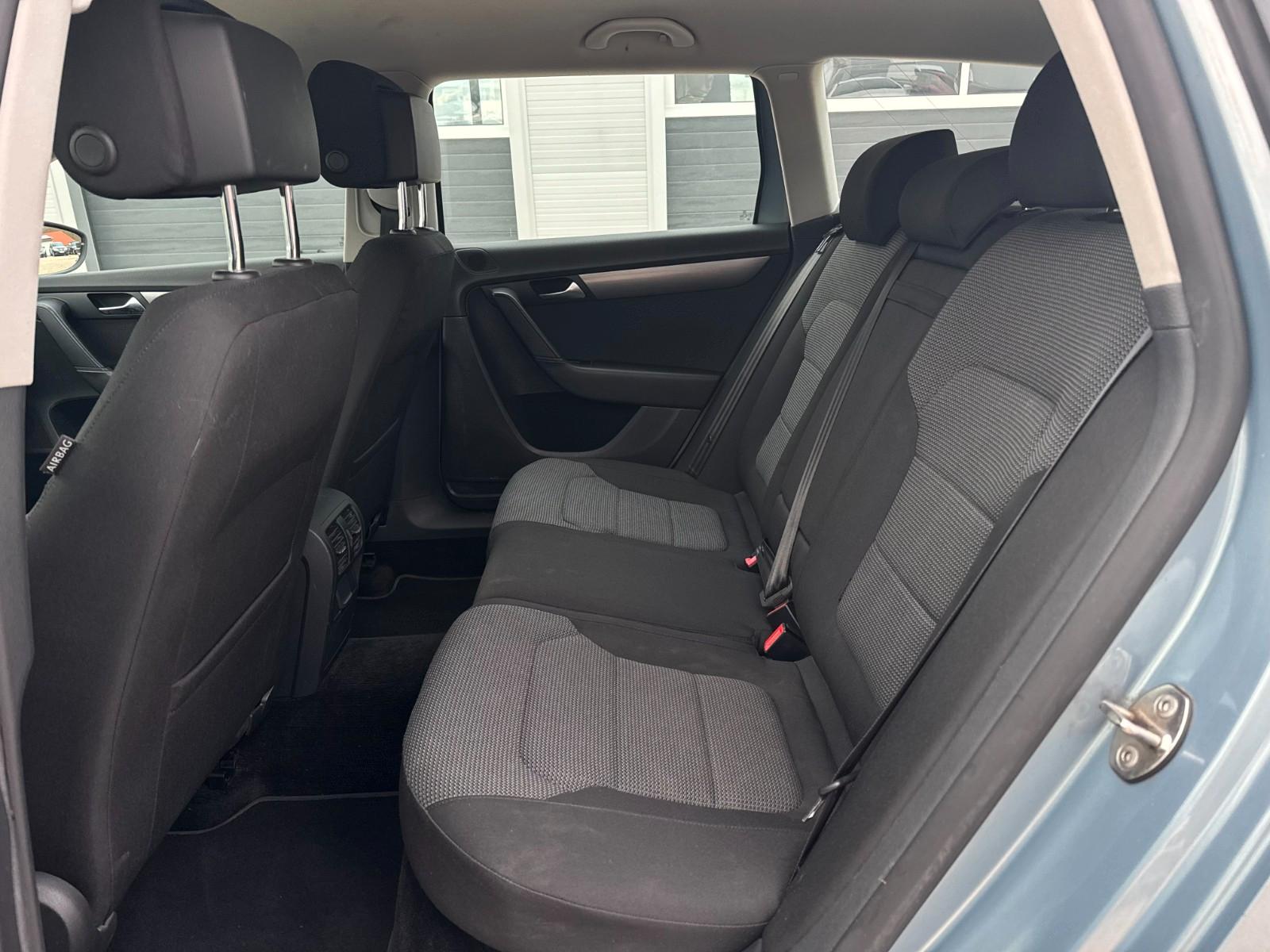 Volkswagen Passat 2011 — photo 12