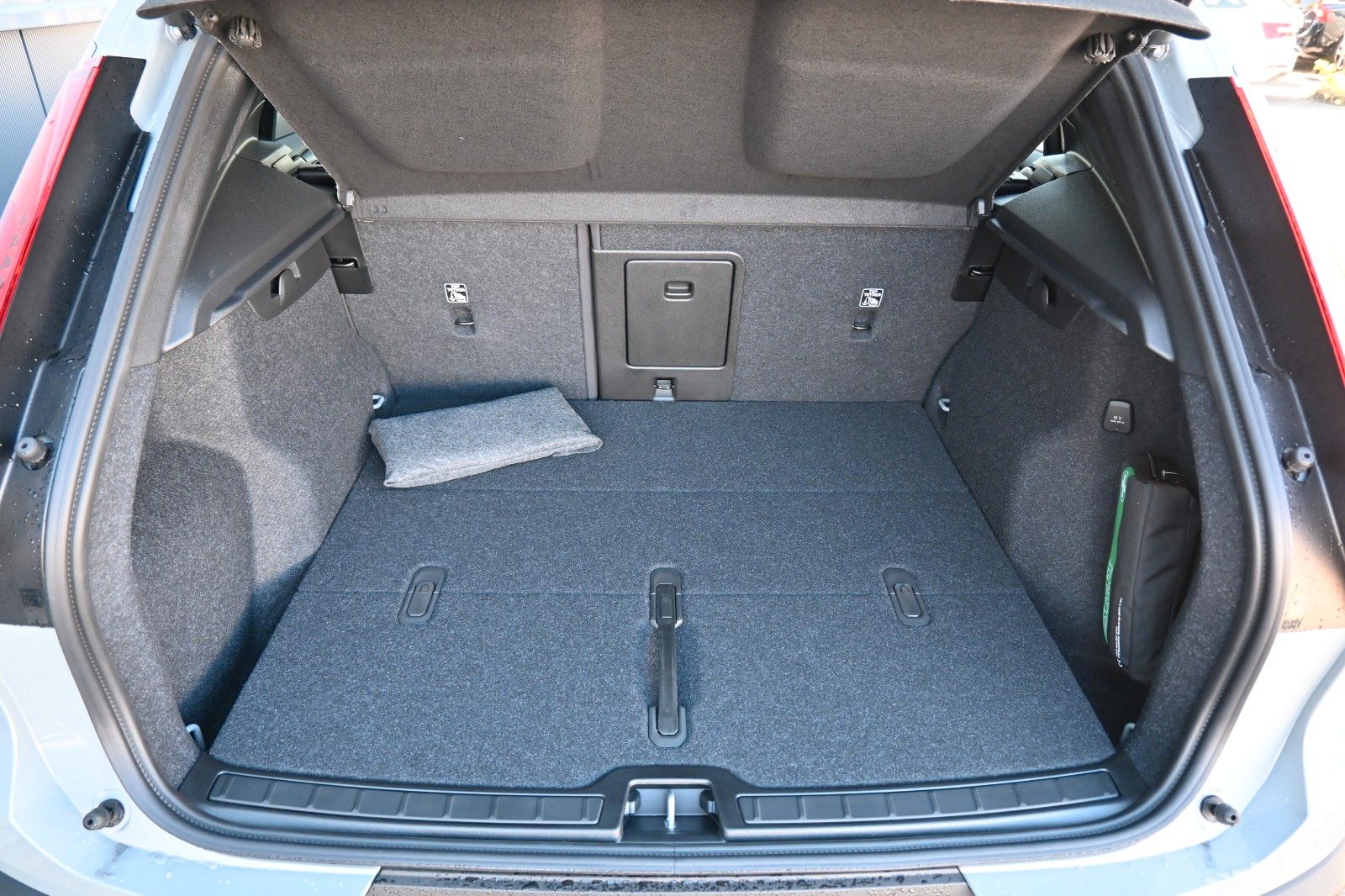 Fahrzeugabbildung Volvo XC40 B4 DKG Ultra Dark*FSHZG*PANO*360°*ACC