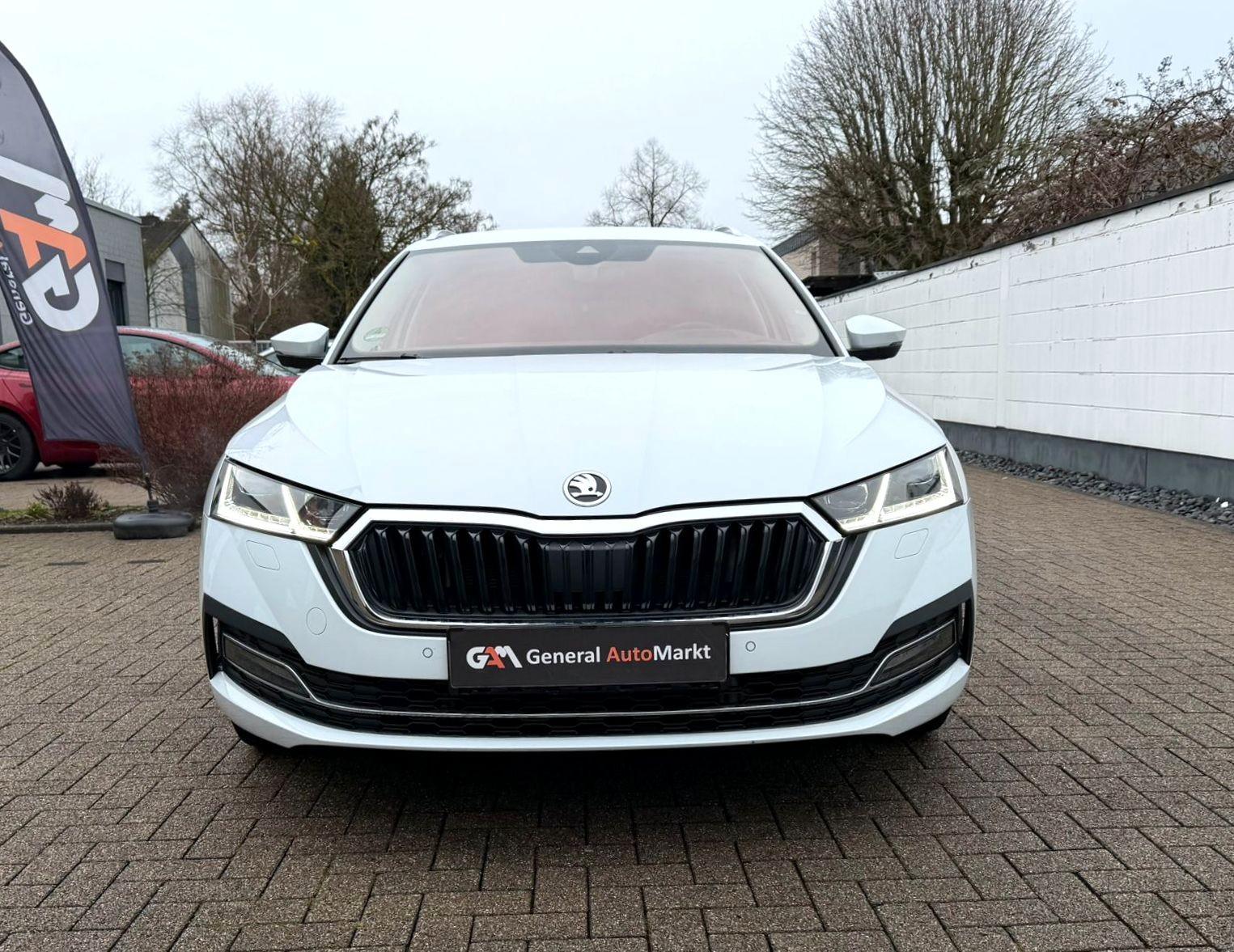 Skoda Octavia Combi First Edition iV/HUD/Massage/SBL/