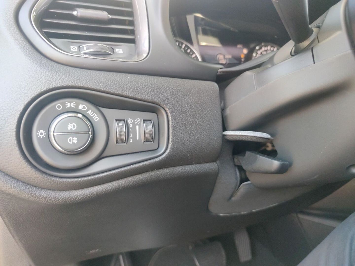 Fahrzeugabbildung Jeep Renegade 1.5 MHEV Limited+NAVI+GANZJAHRESREIFEN+