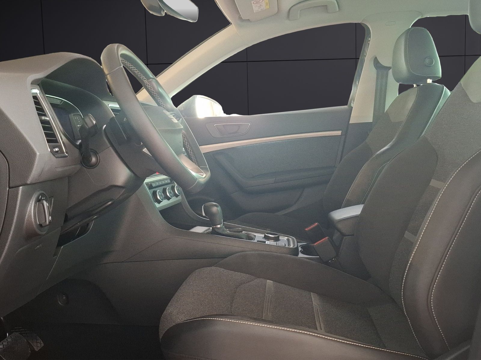 Fahrzeugabbildung SEAT Ateca TSI Xperience DSG LED AHK Navi AID ACC RFK