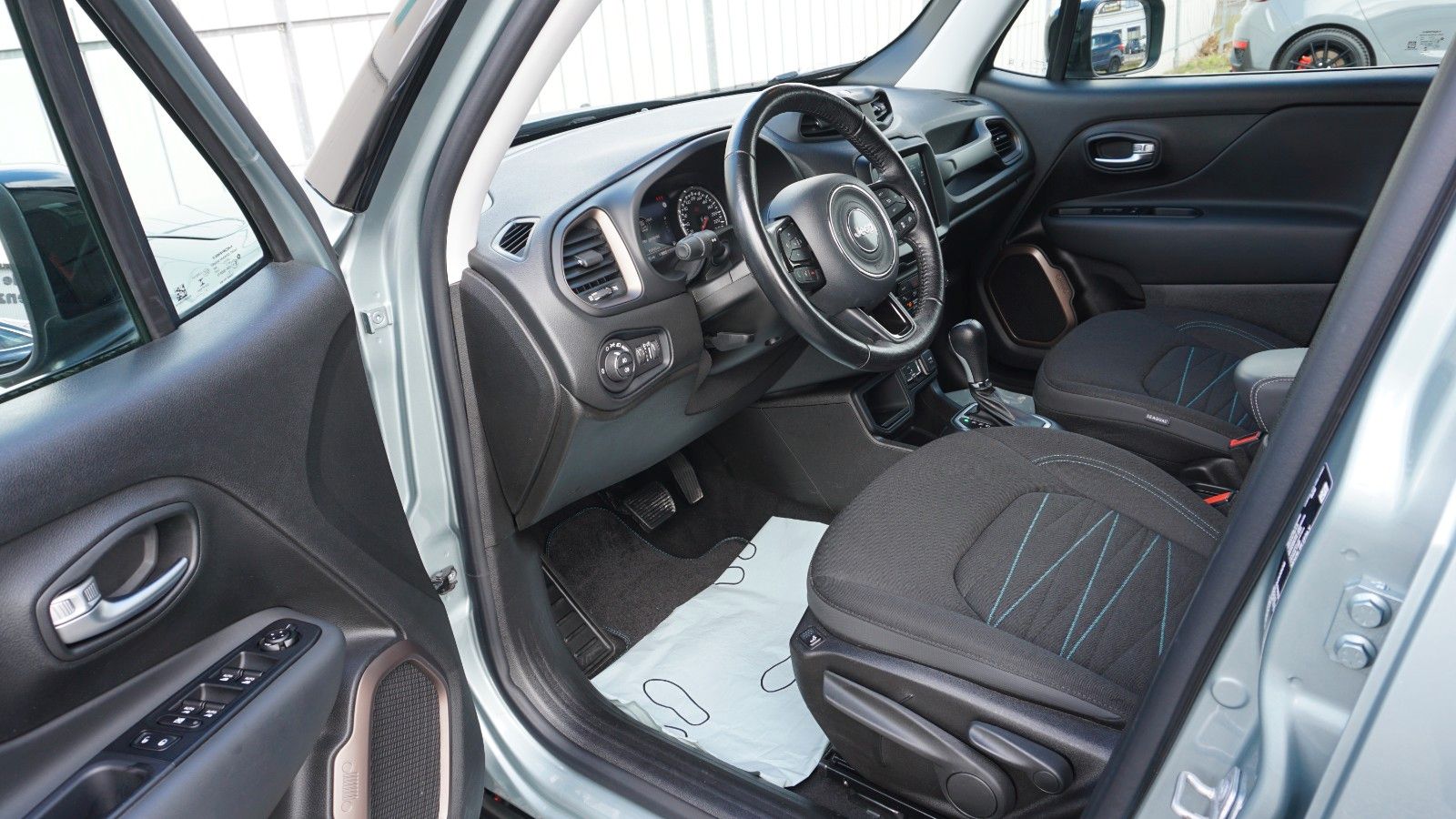 Fahrzeugabbildung Jeep Renegade Longitude Mild-Hybrid FWD, Kamera