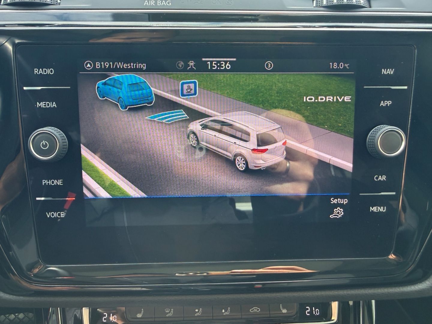 Fahrzeugabbildung Volkswagen Touran Highline BMT Sportpaket AHK Pano Navi LED