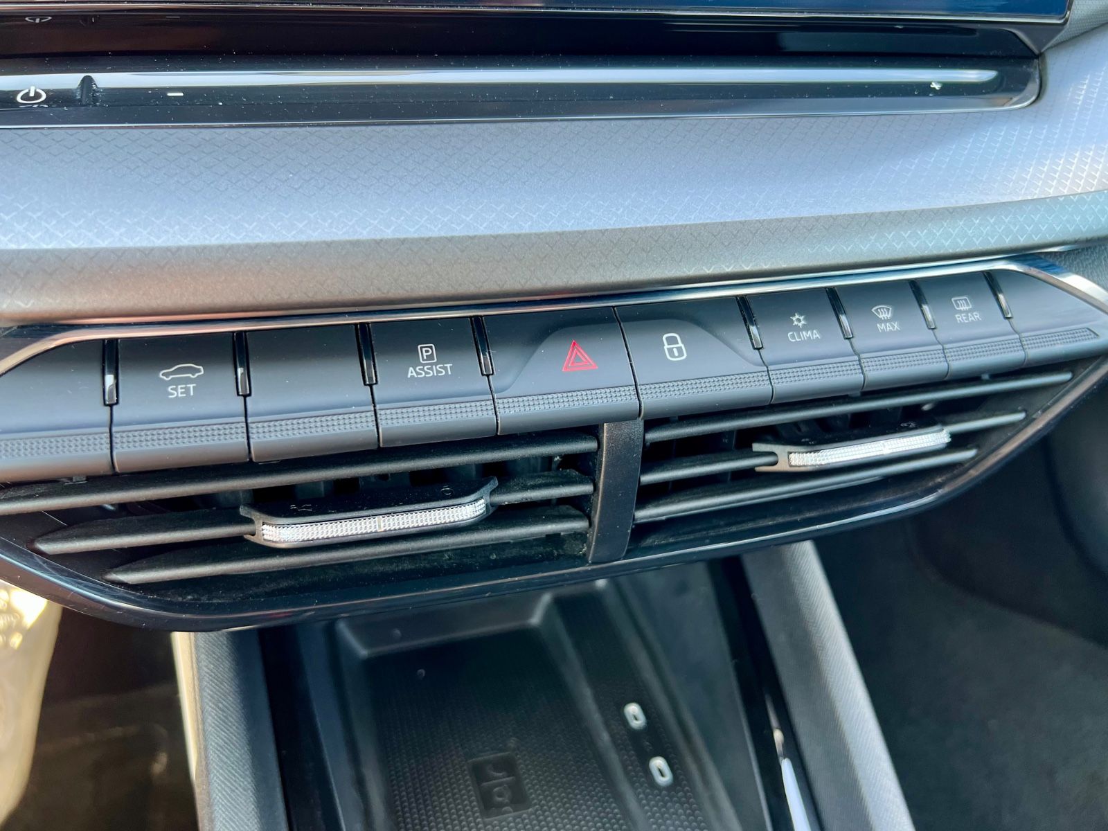 SKODA Octavia Combi Ambition AHK AAC SHZ NAVI CARPLAY