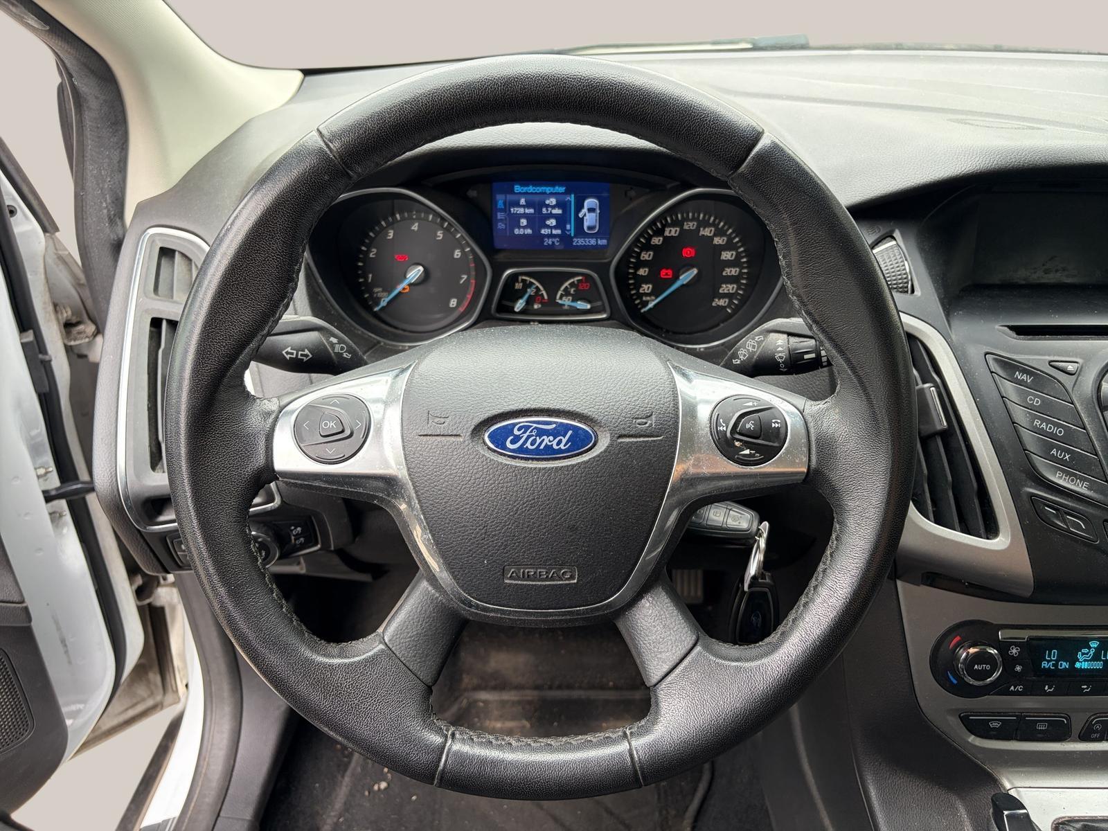 Ford Focus 2013 — photo 19