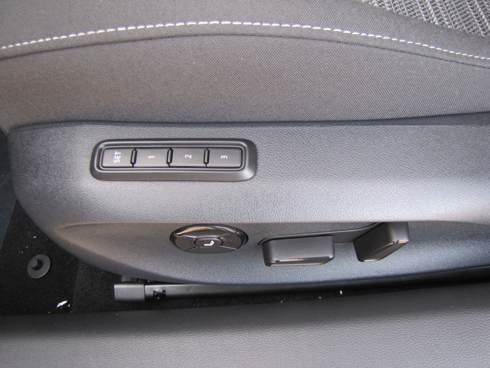 Fahrzeugabbildung SKODA Superb Combi Selection 2.0 TDI 193PS 4x4 DSG