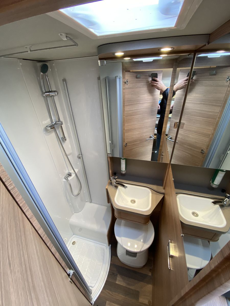 Fahrzeugabbildung Weinsberg CaraCompact EDITION PEPPER 600 MEG Dachklima
