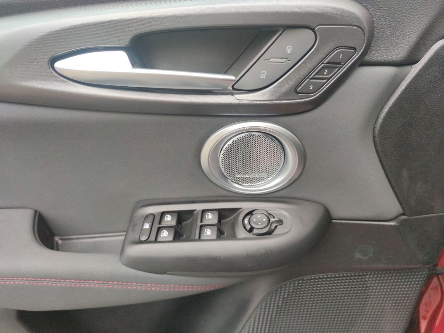 Fahrzeugabbildung Alfa Romeo Tonale Tributo Italiano 1.3 PHEV Q4 Harman Kardo