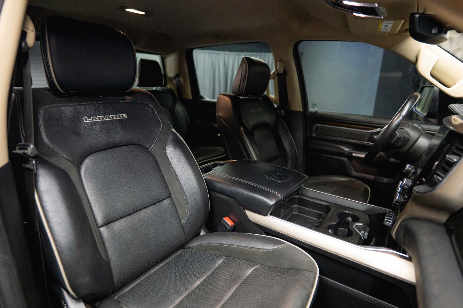 Fahrzeugabbildung Dodge RAM 5.7 V8 HEMI 4x4 LARAMIE Offroad Night LED