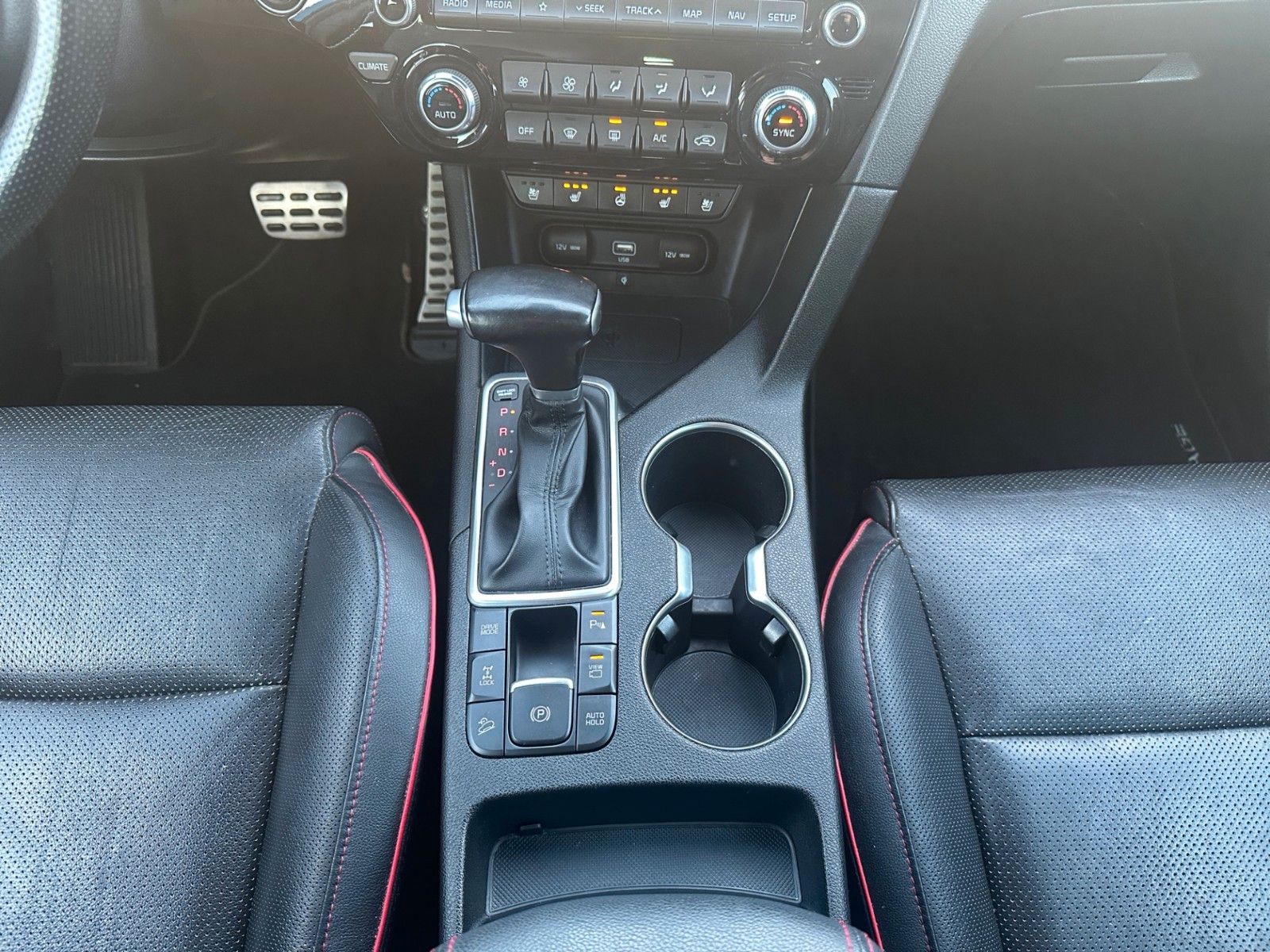 Fahrzeugabbildung Kia Sportage 1.6 T-GDI GT-Line AWD LEDER TECH GD