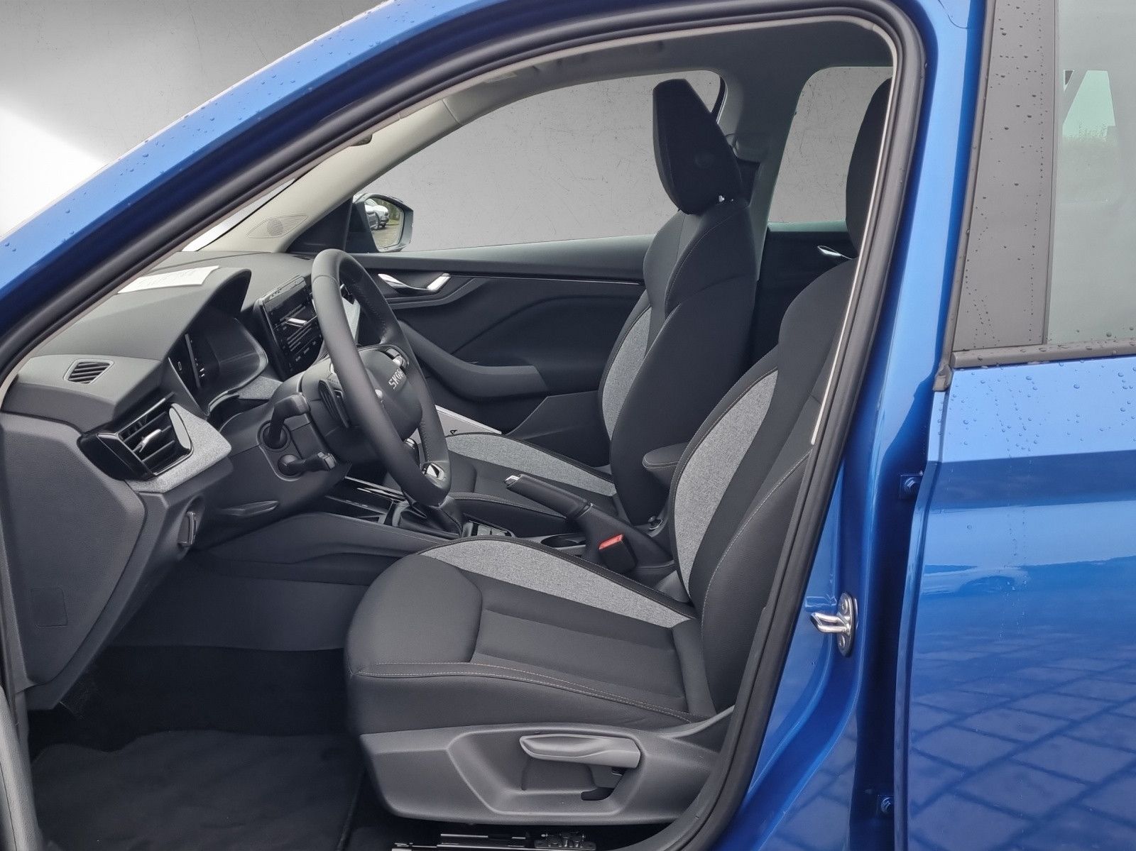 Fahrzeugabbildung SKODA Kamiq Tour 1,0 TSI 85KW/115PS DSG AHK Fahrassi+
