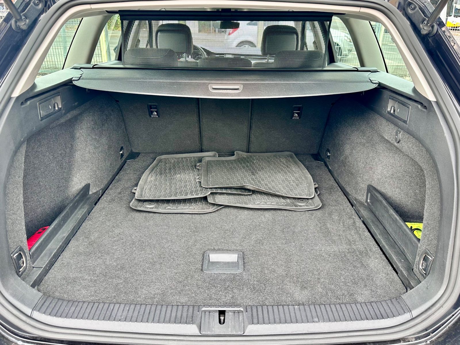 Fahrzeugabbildung Volkswagen PASSAT VARIANT BUSINESS*AUTOM.+NAVI+1.HAND*