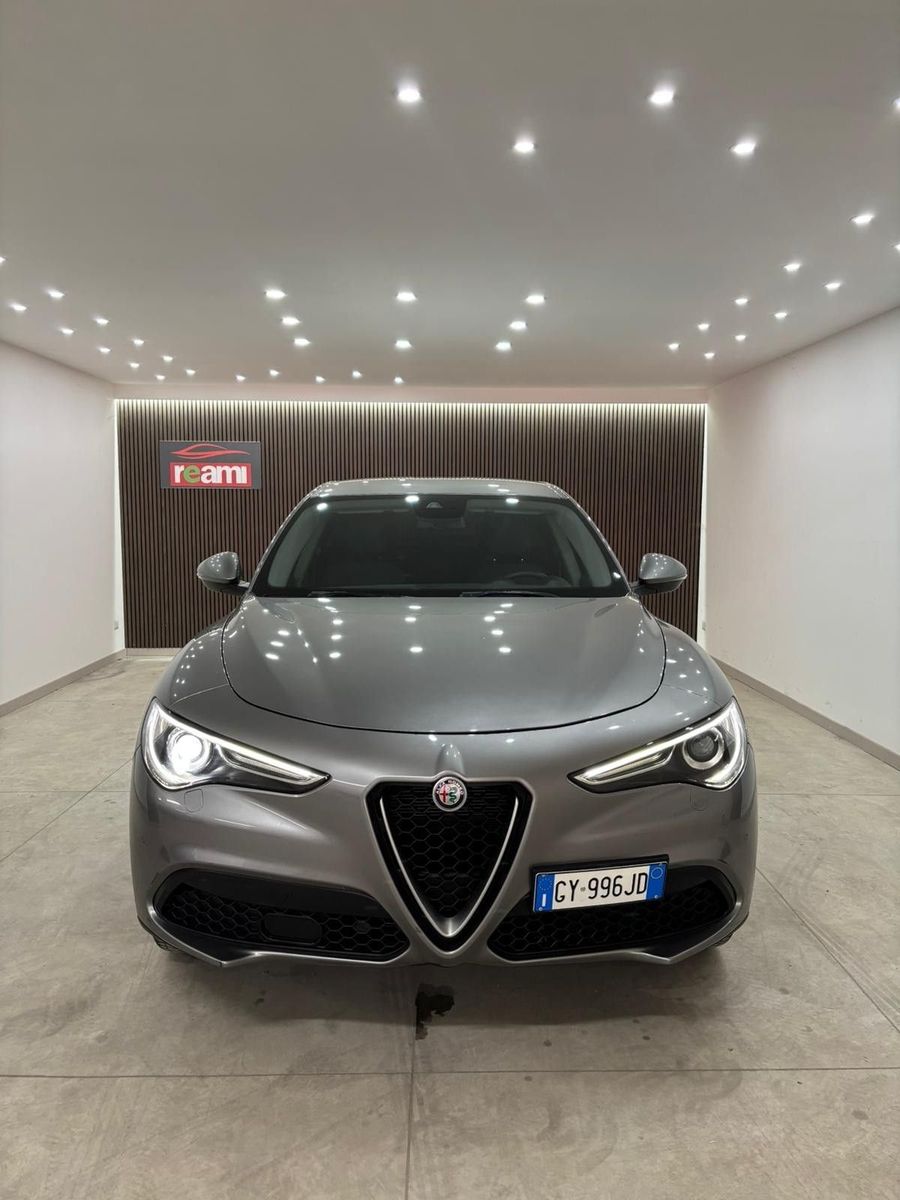 Alfa-Romeo Stelvio - 1