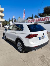 Volkswagen Tiguan - 11