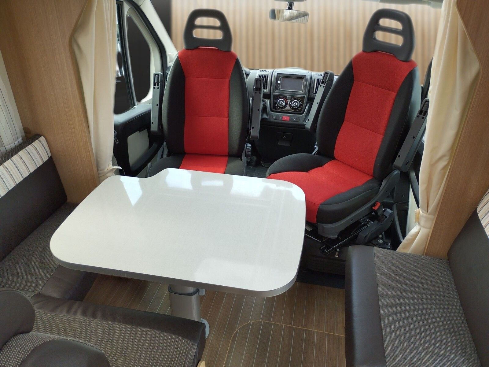 Fahrzeugabbildung Sunlight T 68 Radio, Rückfahrkamera
