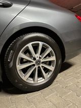 Mercedes-Benz E 250 AVANTGARDE Autom. AVANTGARDE - Mercedes-Benz E 250: Limousine