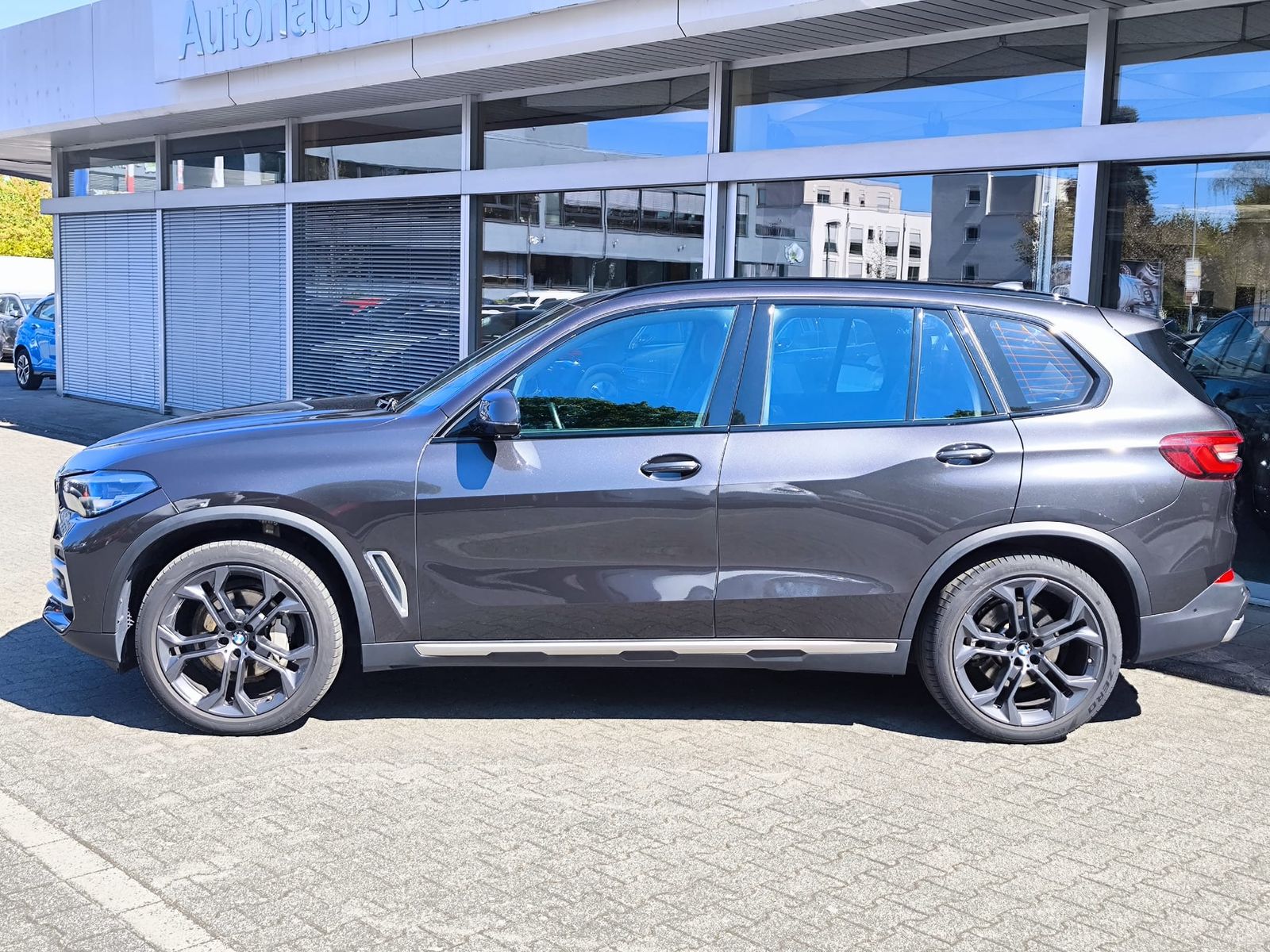 Fahrzeugabbildung BMW X5 xDri x Line SHADOW+PROF+LED+SHZ+KAM+ACC+AHK+M