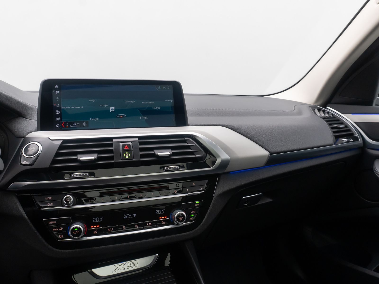 Fahrzeugabbildung BMW X3 xD30i Luxury Line AHK Panorama HUD DAB 21Zoll