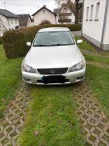 Lexus IS 200 - - - Lexus IS 200 mit Benzin-Antrieb