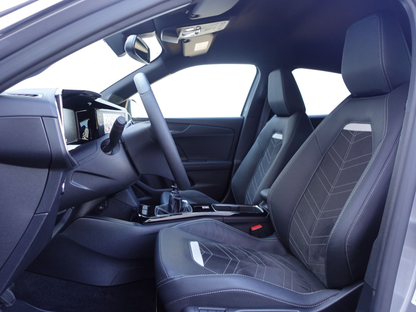 Fahrzeugabbildung Opel Mokka 1.2Turbo  Ultimate Navi,Sitzh.PDC,Kamera
