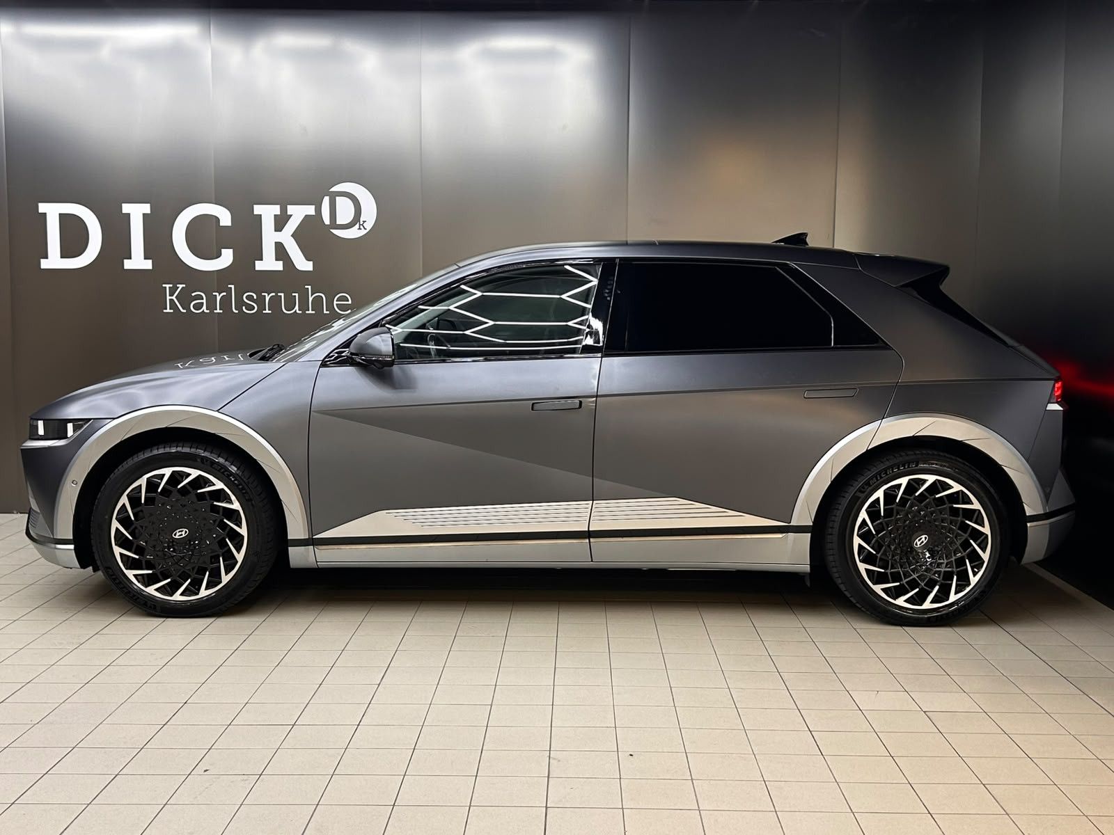 Fahrzeugabbildung Hyundai Ioniq 5 Uniq 4WD LED+NAVI+SHZ+BOSE+HEAD+ACC+AHK+