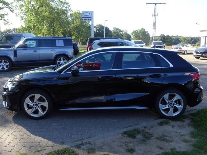 Fahrzeugabbildung Audi A3 Sportback 1.5 TFSI MHEV S line